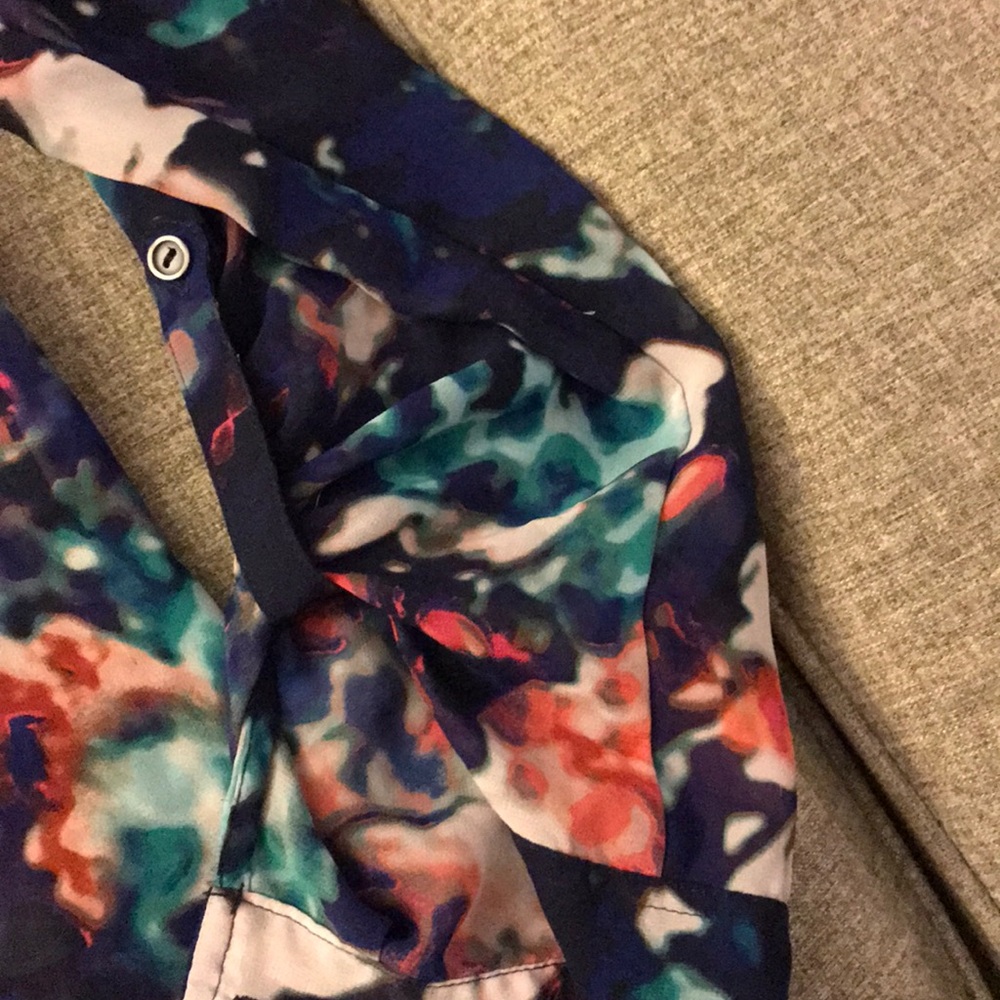 Spring blouse 👚 - Picture 3 of 4